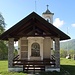 Die hübsche Kapelle an der Alpe Camasca wird passiert.