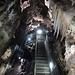 Veramente mozzafiato l’ambiente che si trova nel “Pozzo Rodriguez” profondo circa 30 m, dove si arriva sul fondo e dove si può ammirare una enorme colonna alta 8 m formatasi dall’incontro tra un stalattite ed una stalagmite.