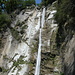 schöner Wasserfall und originelle Wegführung (durch ein Tunnel hinter dem Wasserfall hindurch)