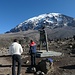 Aufbruchstimmung. Der Gipfel des Kilimanjaro liegt immer noch 1800 Höhenmeter über uns