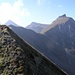 Aussicht vom Gandispitz zum Schwalmis (rechts)