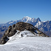 Der Westgipfel des Mont Vélan bildet den Einstieg in die Arête d'Annibal, dahinter der Mont Blanc.