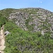 Der Steig führt an den Gipfelaufbau des Monte Falcone heran.