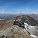 Über den Pizzo dei Diosi schaut man zu den Riesen der Walliser Alpen.