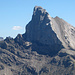 Holzgauer Wetterspitze
Kaum zu glauben, das sie von rechts her (Gipfelaufbau leicht verdeckt) mit nur kurz mäßig schwieriger Kletterei bestiegen werden kann