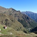 Blick über die Alpe Pian di Via hinunter nach Campello Monti.