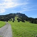 von Längenschwand geht es über die Skipiste hoch.....