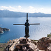 Droben auf der Punta Castellaccia (585 m, korsisch: Punta Castellacciu) steht ein hübsches Gipfelkreuz aus Armierungseisen mit draufgeschweisster Madonna. Gefühlvolle Korsen. 