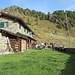 Eccoci all’Alpe Stavello (m 1944) ora trasformata in un bel rifugio, che abbiamo trovato inaspettatamente aperto.