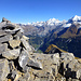 Ankunft im Elysium: Gipfelpanorama vom Chlyne Loner N-Gipfel nach E zu den Berner Alpen von Doldenhorn bis Eiger, darunter der spiegelnklare Oeschinensee