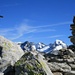 Gipfelkreuz und -steinmann des Sidelhorns - ohne die zahlreichen Besucher