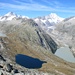 das Tiefblau des Triebtenseewlis kontrastiert mit den von den Gletschern gespiesenen (Stau)-Seen - darüber das (nicht mehr) ewige Eis der Berner Hochalpen