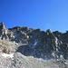 der Gipfelaufbau des Grossen Sidelhorns von N:
rechts die steile Runse mit dem dahinter herabziehenden W-Grat