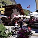 Gutes Essen und 1.August-Kitsch in Zmutt am Ende dieser langen Tour. 