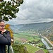 ...genießt die...