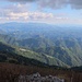 Die letzten Berge der Alpen im Südosten, im Dunst sind bereits die Gipfel Istriens zu erahnen.
