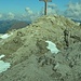 Ein breiter Gipfelgrat führt zum Kreuz.
