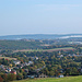 Blick zurück. Man erkennt die Brohltalbrücke und den Nebel über dem Rheintal