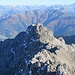 Südliche Kreuzjochspitze im Zoom; dahinter Ötztaler Alpen mit Venetberg