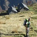 L’Alpe Mottac (m 1690) è costituita da due baite ben ristrutturate: quella di destra è il bivacco (diviso in due parti speculari e separate) riservata agli escursionisti, quella di sinistra (chiusa) è invece riservata al personale del Corpo Forestale dell’Ente Parco. 