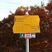 Wegweiser nach deutschem Vorbild am Parkplatz der Eko Katun Štavna