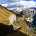 Liebhaber des Halbschattens...Querung zum Oeschischafberg: rechts unten der Oeschinensee, darüber Underi und Oberi Fründeschnuer und von rechts Oeschinenhorn, Blüemlisalp, Wildi Frau, Gspaltenhorn, Bütlassa und Schwarzhore