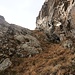 Rückblick nach Abstieg im Steilgras mit erdigen Tritten u. einigen Felsen (je nach Bereich 45-60°), T6