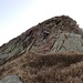 Felsstufe beim Aufstieg zum Monte Grande. Ist beim Näherkommen aber nicht mehr schwierig (T4/I).