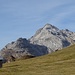 Das gestrige Gipfelziel Rundhorn links im Bild.