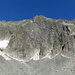 Etwas zurückversetzt, im Kessel zwischen Gletschhorn und Winterstock gelegen, präsentiert sich die unter Kletterern bekannte, rund 350m hohe Graue Wand (P.3172), welche etwa 30 Routen bereithält.