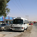 Tag 3 (22.10.):<br /><br />Zirka 150km südlich von عمان (‘Ammān) am „Desert Highway“ machte unser Fahrer für 20 Minuten einen Erfrischungsstopp in der Kleinstadt القطرانة (Al Qaţrānah).