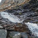 Qui devo arrampicare una piccola paretina (II) per evitare placche bagnate