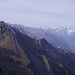 Sullo sfondo il gruppo del Monte Bianco
