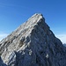 Abstiegsgrat von der Speckkarspitze. Eigentlich immer mehr oder weniger direkt am Grat geht es runter. Ist offensichtlich wenn man zwei/drei Meter mal in die Flanke ausweichen muss. Leicht südseitig ist entspannter, da es nach Norden schon gut runter pfeift.