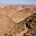 Tag 5 (24.10.) - جبل أم الدامي (Jabal ’Umm ad Dāmī):<br /><br />Vom kleine Sattel wechslt man kurz auf die Westseite des Nordosgrates den man schliesslich knapp hundert Höhenmeter unterhalb des Gipfels betritt. Wie auf den Foro zu sehen kann der Bergweg nicht verfehlt werden.