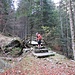 La passerella in legno che precede il rifugio Alpe di Lai