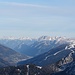 Zoomaufnahme: rechts Lienzer Dolomiten, links dahinter Berge der südlichen Tauern mit Kreuzeckgruppe
