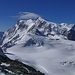 Das Monta Rosa Massiv. Volumenmäßig schlägt er sogar den Mont Blanc. Rechts hinten noch der Liskamm.