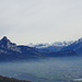 ein Hauch von Nebel liegt im Tal, links die Mythengruppe