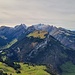 Malerische Aussicht vom Kamor zur beleuchteten Alp Sigel
