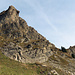 Die beiden Gipfel erscheinen von der Schülberghütte aus abweisend. Aber genau dort startet der Grün/Weisse Wanderweg.