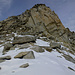 Kurz und bündig, aber brüchig...: der obere S-Grat zum Gipfel (Aufstieg links)