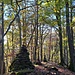 ...der ebenfalls mit zahllosen Steinpyramiden besetzt ist....
