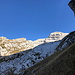 Im Aufstieg zum Passo Valbona - Hier im Schatten steiler Felswände.