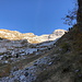 Im Aufstieg zum Passo Valbona - Der Weg verläuft nun über Wiesen, Schotter oder felsige Abschnitte und ist teils nicht besonders deutlich ausgeprägt.