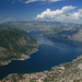 Blick vom Ðerinski Vrh über den Fjord von Kotor