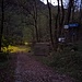 Partenza da Selva prima dell'alba. L'auto si parcheggia in un grande spiazzo sulla sinistra della strada principale pochi metri prima di questo cartello.