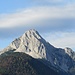 Untere Wettersteinspitze im Zoom: sie verdeckt die dahinterliegende Obere Wettersteinspitze.