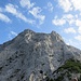 Auf dem Lindenkopf bin ich nicht allein (Bundeswehrsoldaten), vergesse, das Gipfelkreuz zu fotografieren; über mir eine beliebte Kletterstrecke