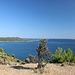 vorne das Meer